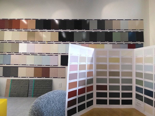 色見本が果たす役割とは？後悔しない外壁塗装の第一歩へ繋がるアイテム！