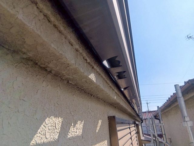雹被害で雨樋に穴あき!加古川市での雨樋を部分交換工事しました。