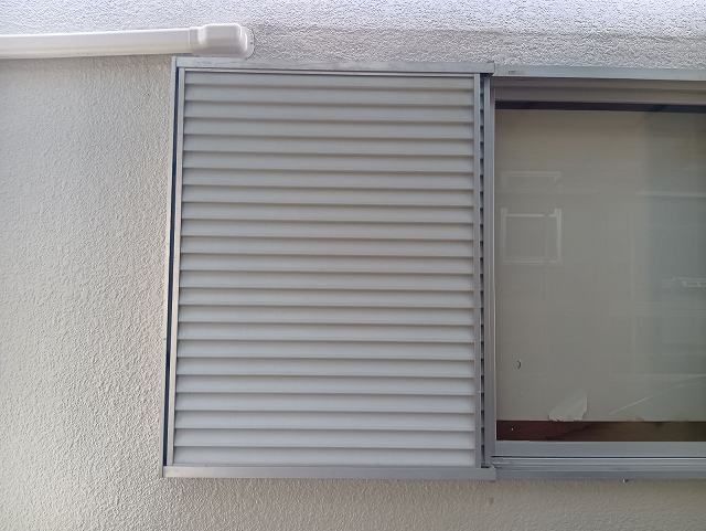 神戸市垂水区の皆様へ、雨戸塗装は本当に必要？放置すると起こる劣化と正しいメンテナンス方法